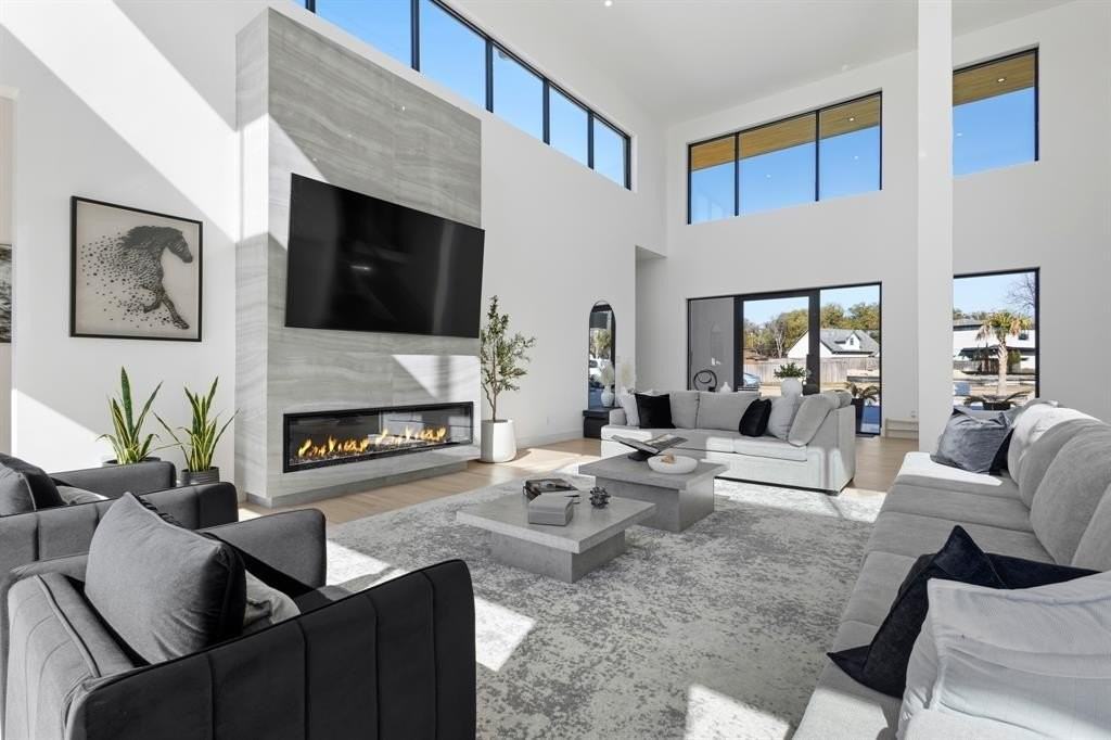 11907 Quincy Ln - Photo 7 of 35