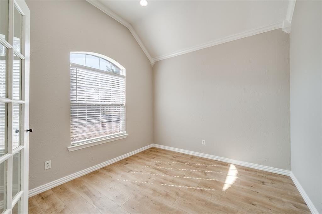 10448 Chantry Ln - Photo 5 of 38