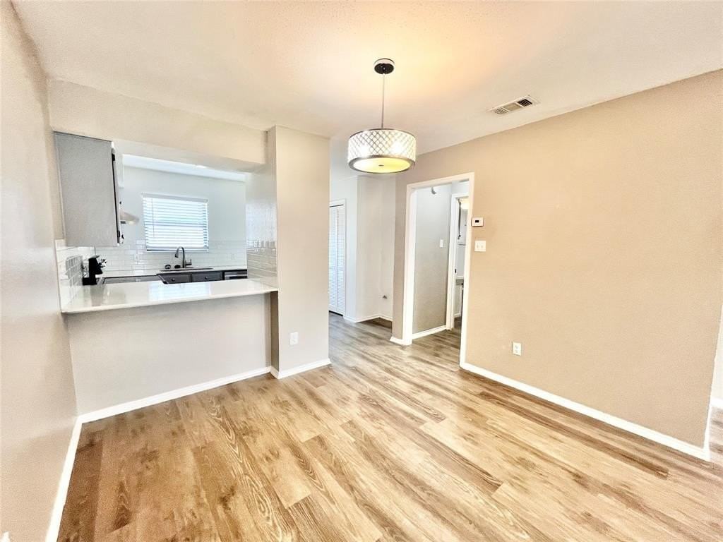 2403 Kingsford Ct - Photo 5 of 18