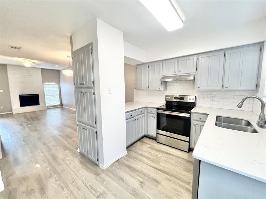 2403 Kingsford Ct - Photo 6 of 18