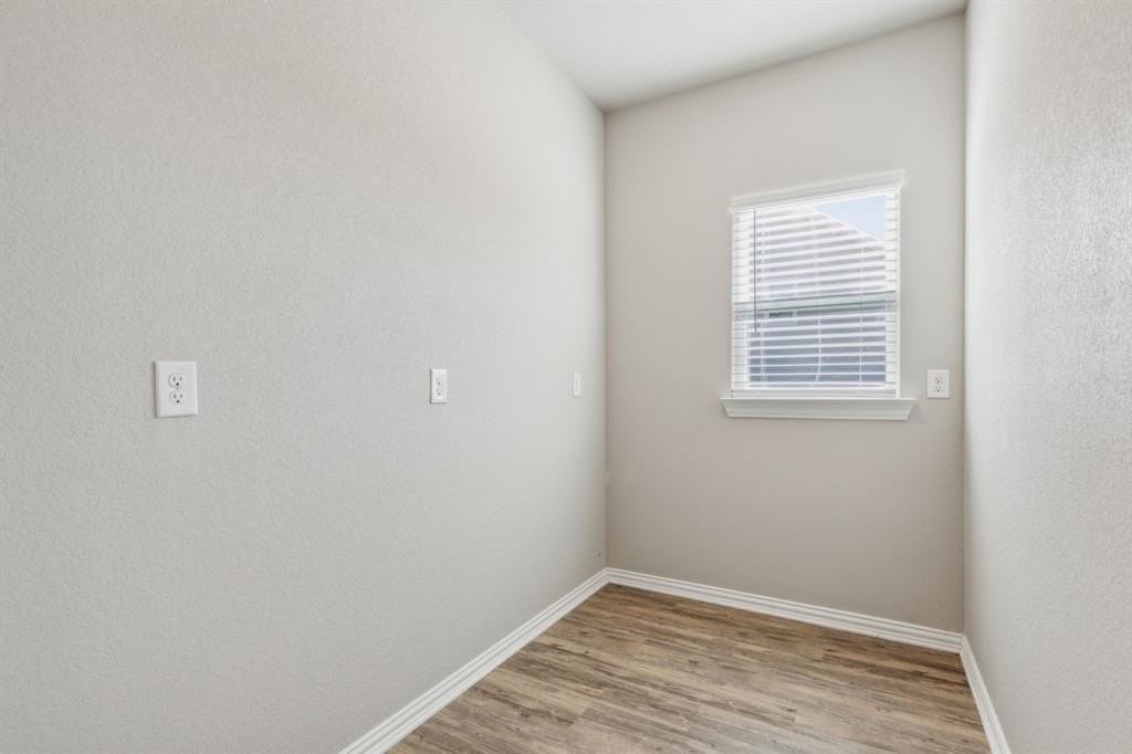 604 Porcupine Dr - Photo 5 of 25