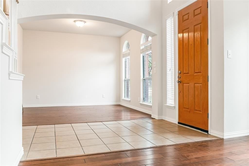 11668 La Grange Dr - Photo 3 of 32