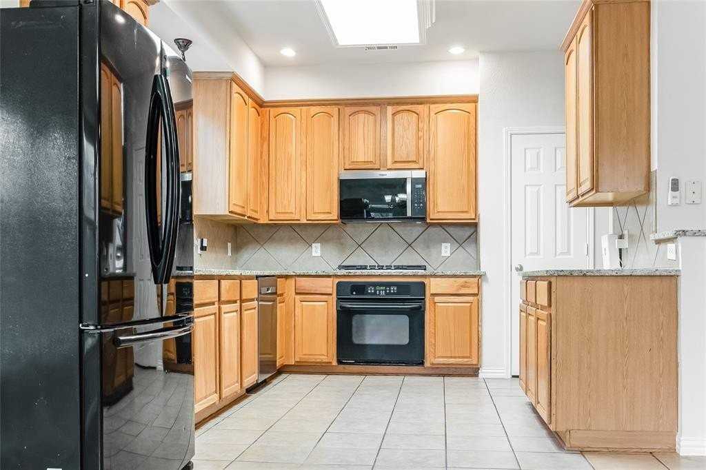 11668 La Grange Dr - Photo 7 of 32