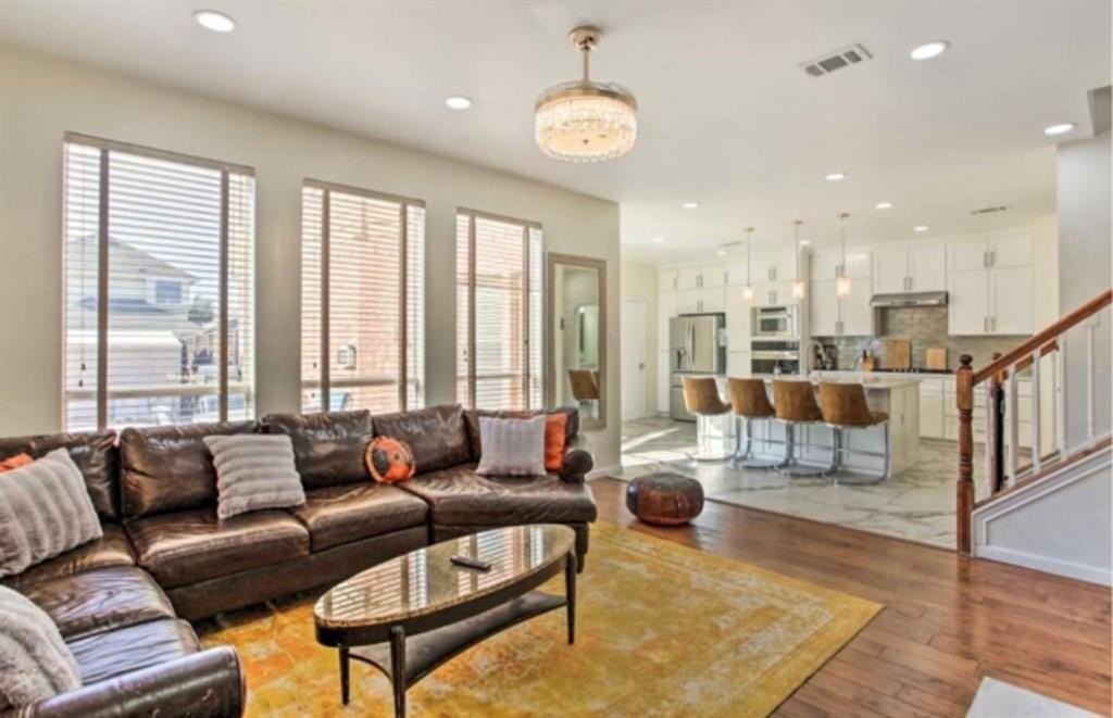 1805 Arbor Creek Dr - Photo 2 of 28