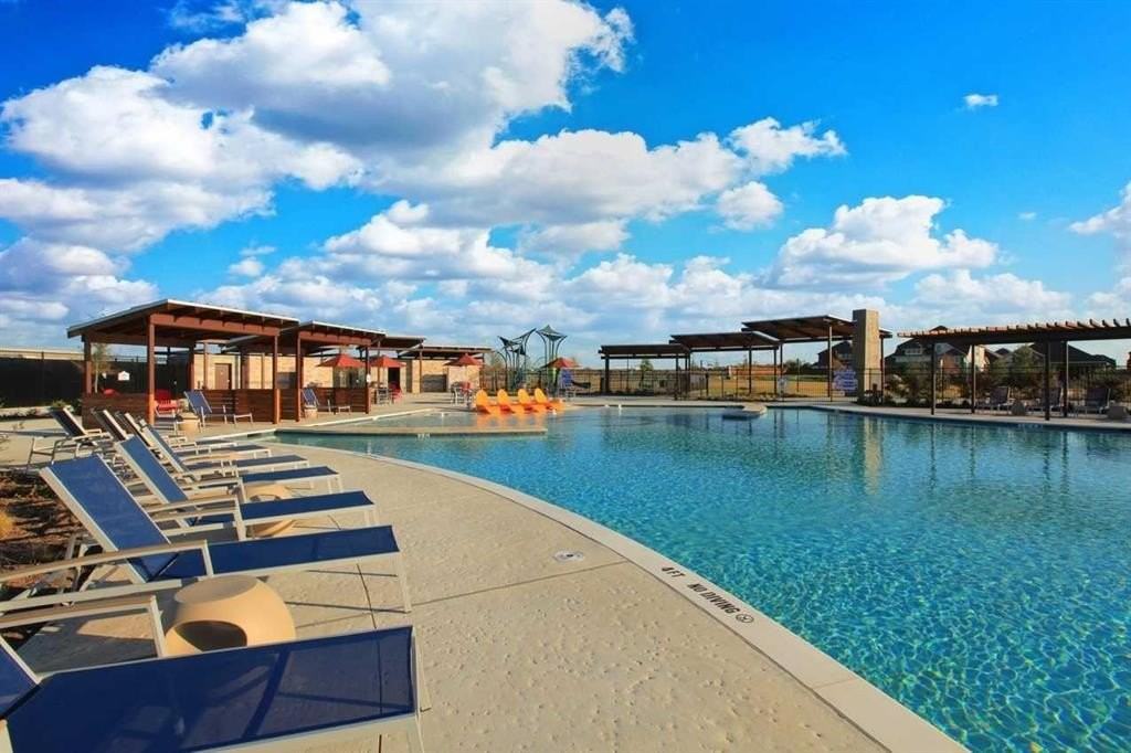 7015 Hopper Ct - Photo 3 of 39