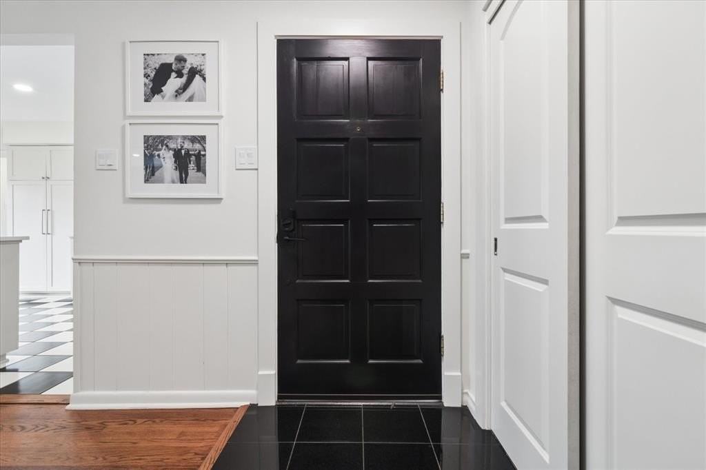 11631 Saxon St - Photo 3 of 25