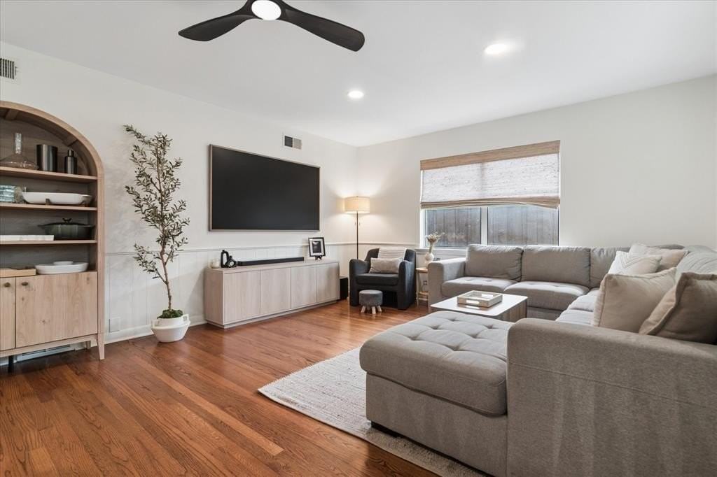 11631 Saxon St - Photo 5 of 25