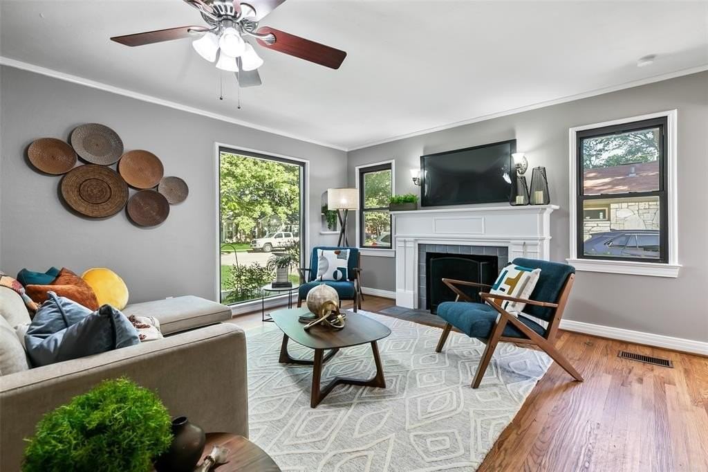 4206 Somerville Ave - Photo 2 of 26