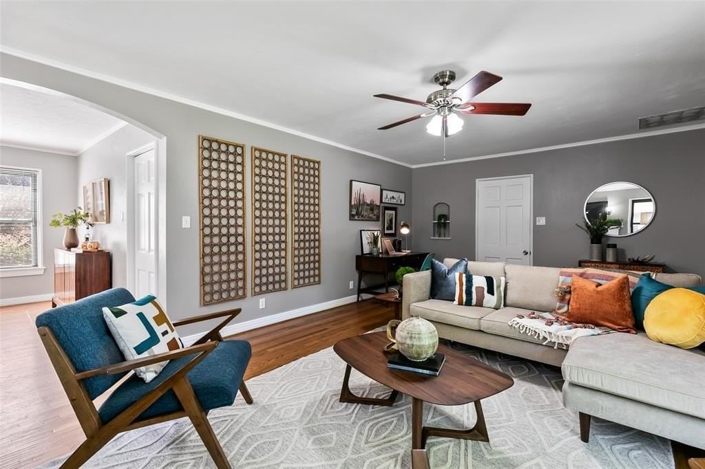 4206 Somerville Ave - Photo 3 of 26