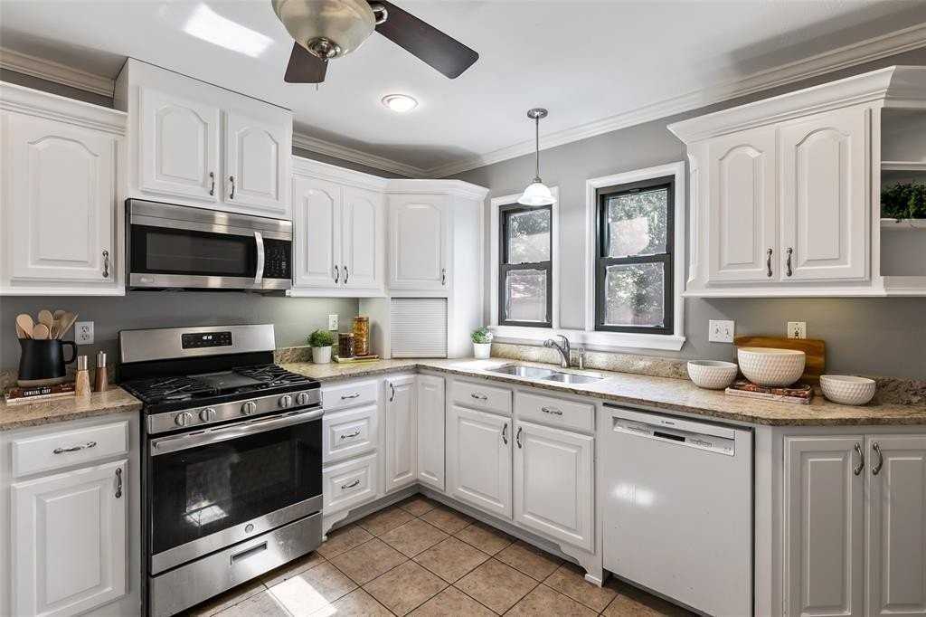 4206 Somerville Ave - Photo 6 of 26