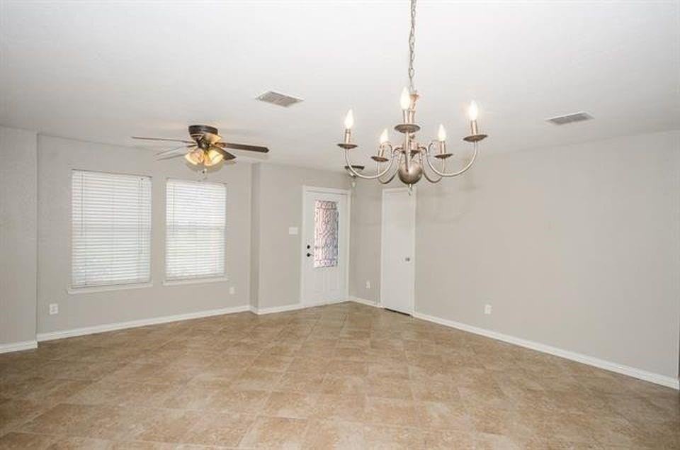 2152 Royal Acres Trl - Photo 2 of 30