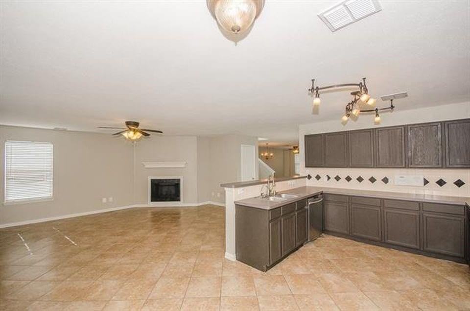 2152 Royal Acres Trl - Photo 3 of 30