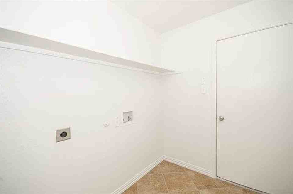 2152 Royal Acres Trl - Photo 6 of 30