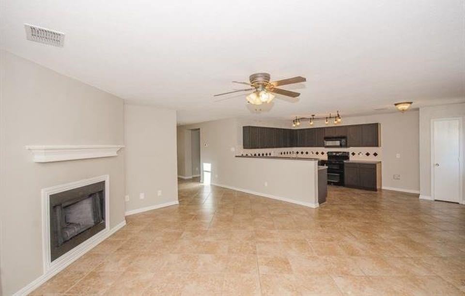 2152 Royal Acres Trl - Photo 7 of 30