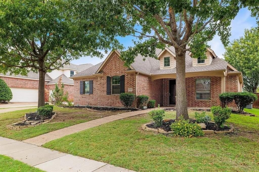 1321 Millers Creek Dr - Photo 2 of 25