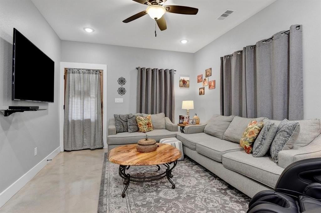 1131 W Owing St - Photo 4 of 10