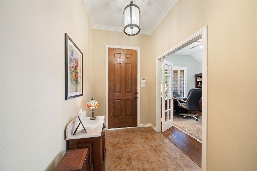 14881 Holly Leaf Dr - Photo 2 of 32