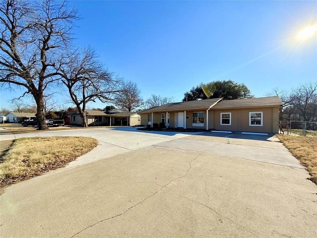 2540 W Rochelle Rd - Photo 2 of 20