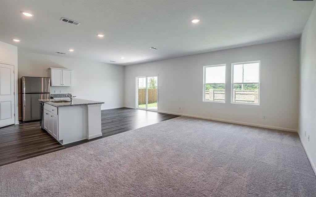 165 Bradford Dr - Photo 2 of 13