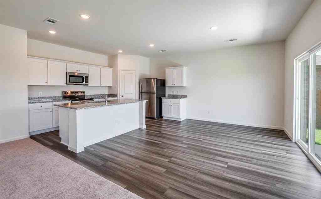 165 Bradford Dr - Photo 3 of 13