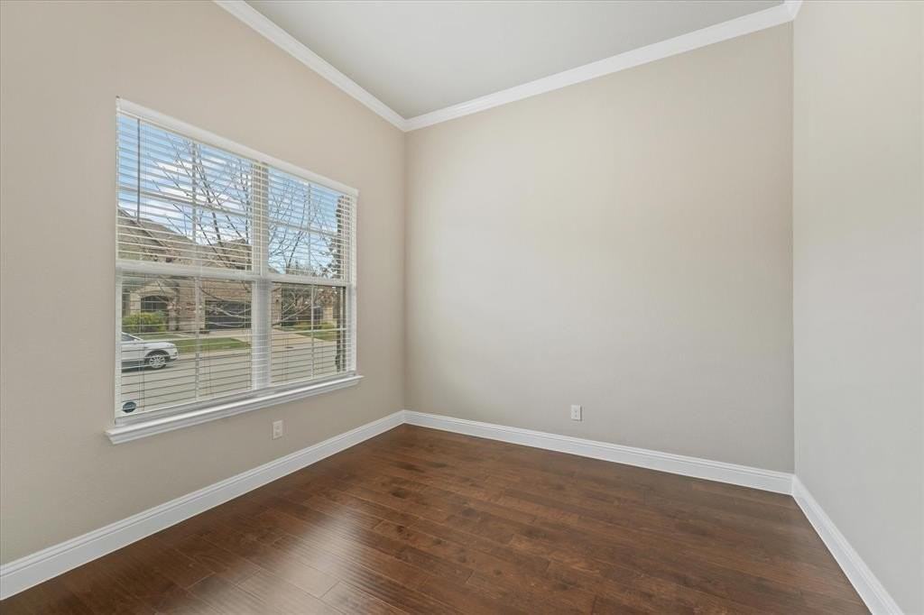 8015 Sunflower Ln - Photo 2 of 24