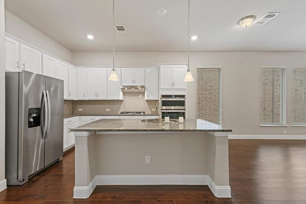 8015 Sunflower Ln - Photo 4 of 24