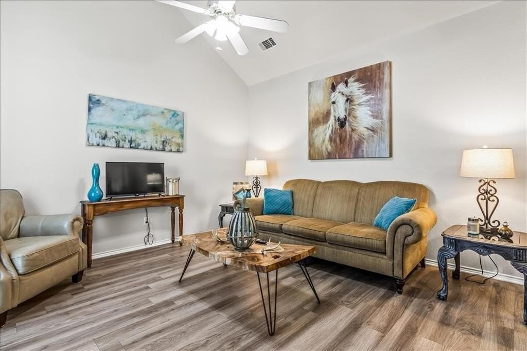 115 Collett Ct - Photo 3 of 11