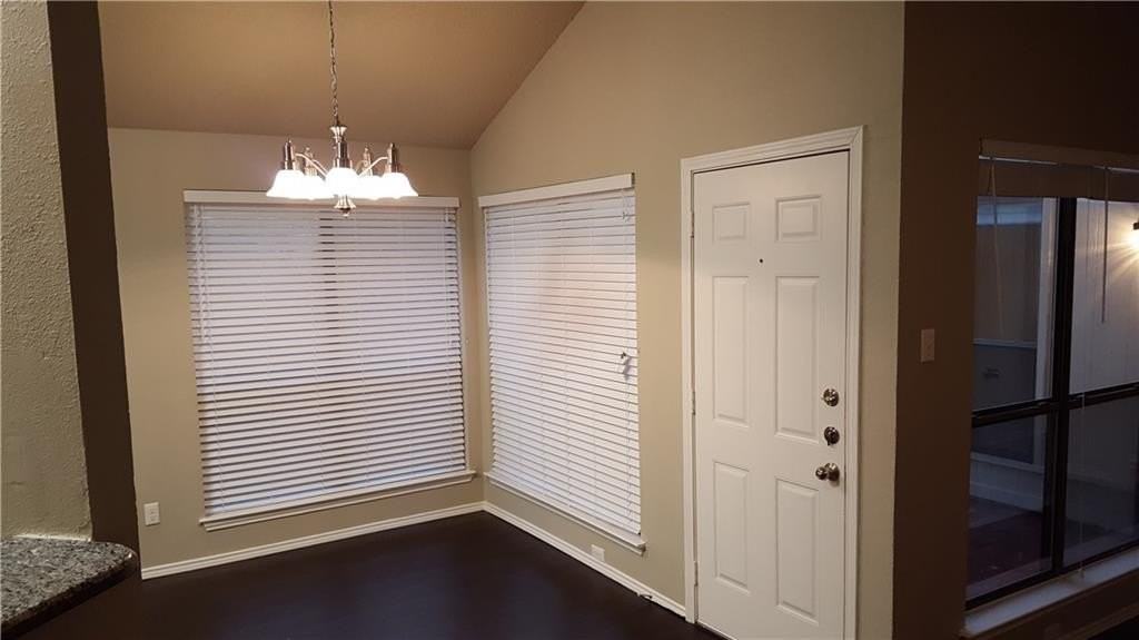 515 Valley Spring Dr - Photo 4 of 15