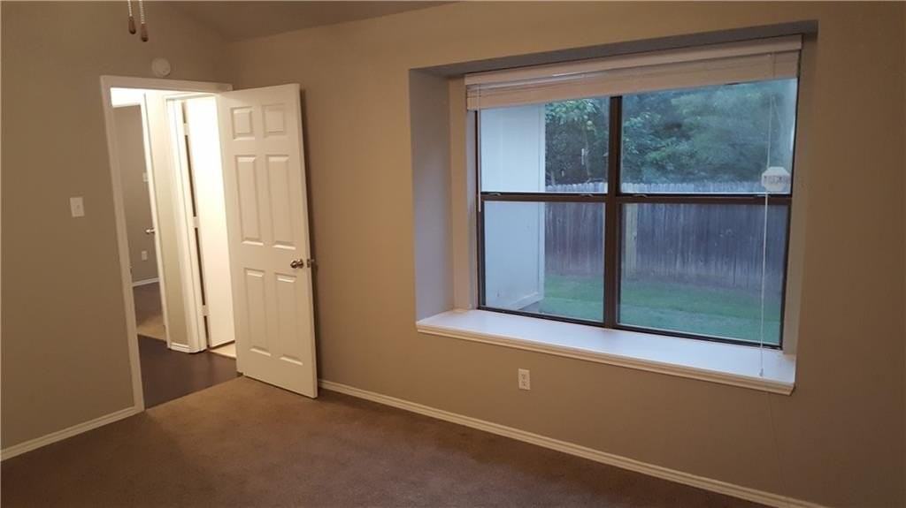 515 Valley Spring Dr - Photo 5 of 15