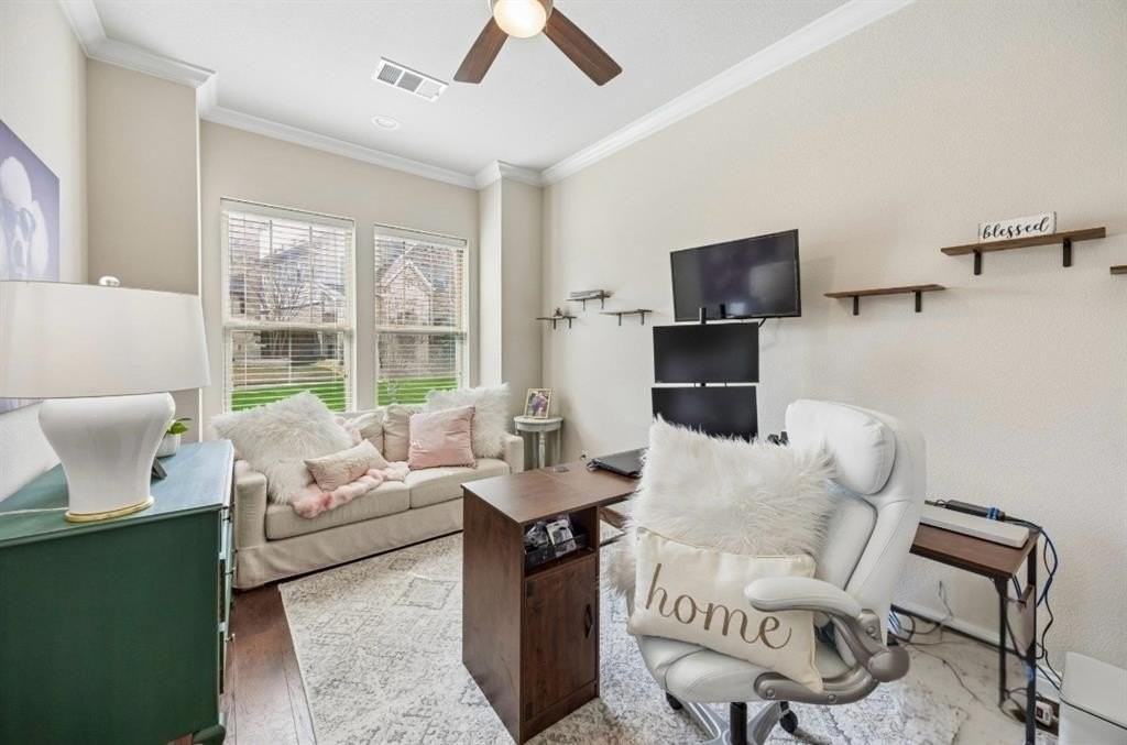 1800 Roundtree Cir W - Photo 4 of 26