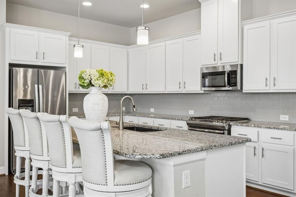 1800 Roundtree Cir W - Photo 6 of 26