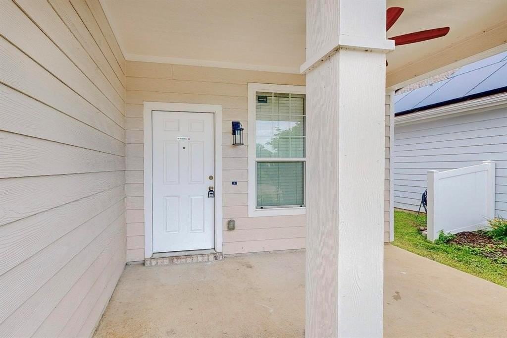 1901 Prospect Ln - Photo 3 of 18