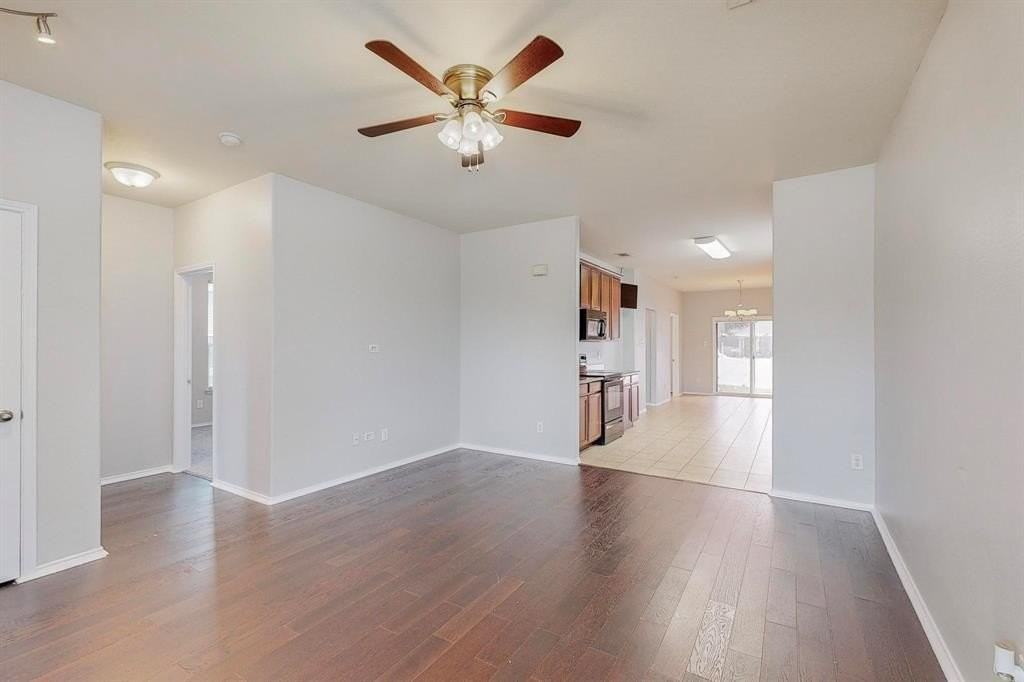 1901 Prospect Ln - Photo 5 of 18