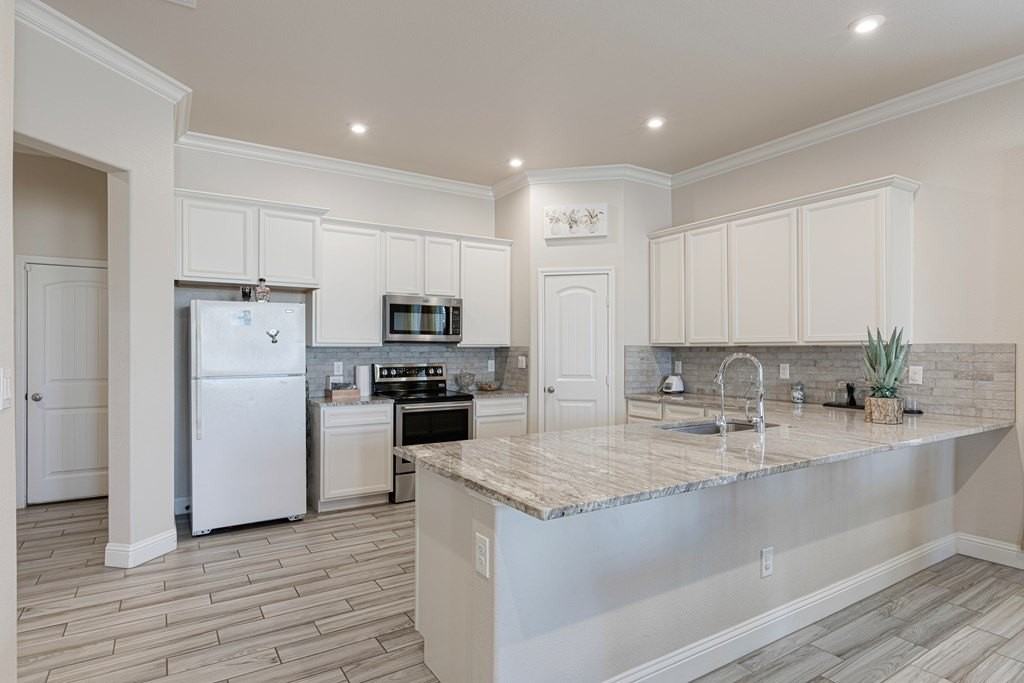 907 E 89th St - Photo 7 of 31