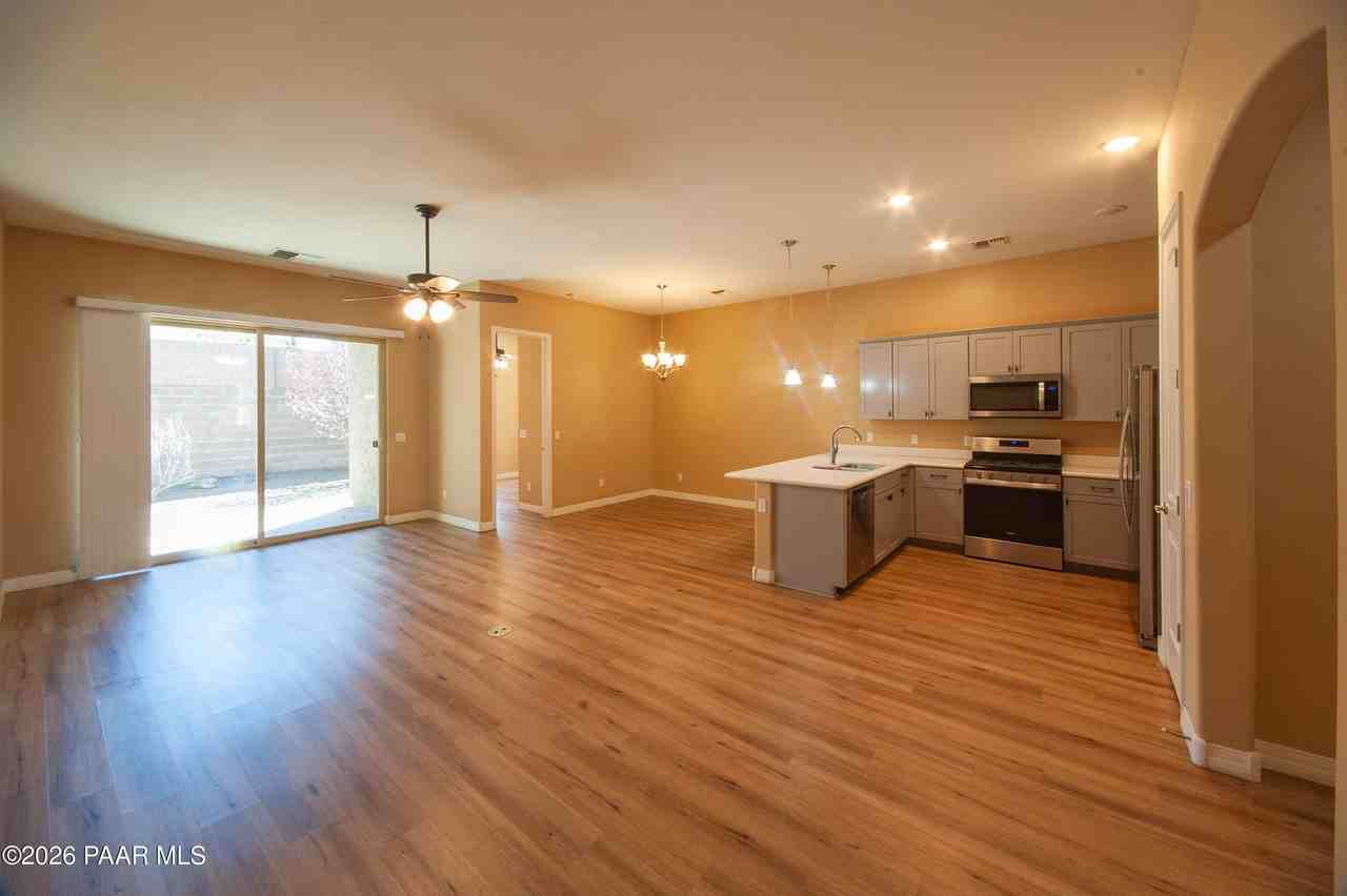 5593 N Brinson Ln - Photo 3 of 13