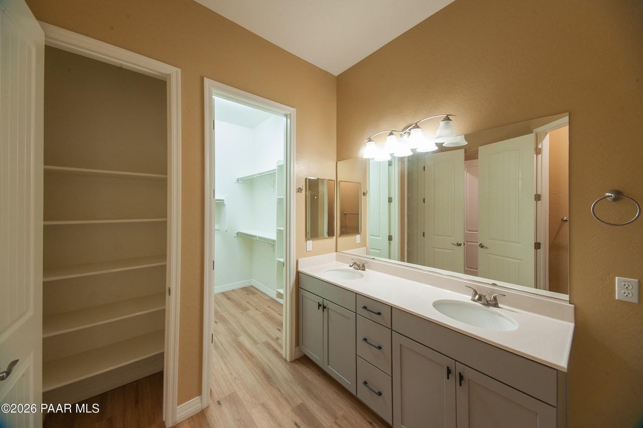 5593 N Brinson Ln - Photo 6 of 13