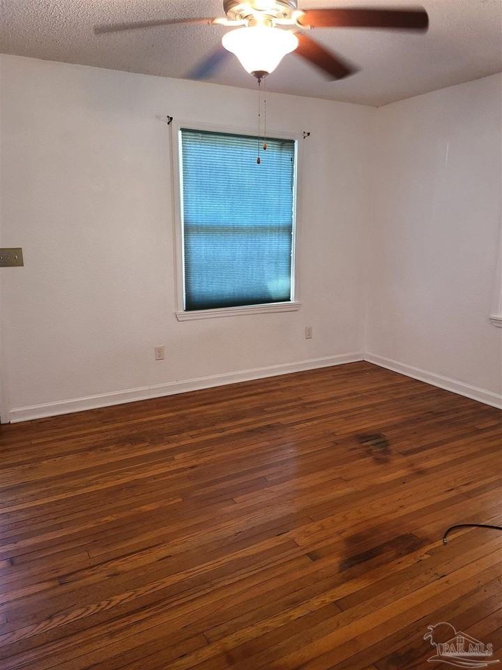 415 Gibbs Rd - Photo 4 of 31