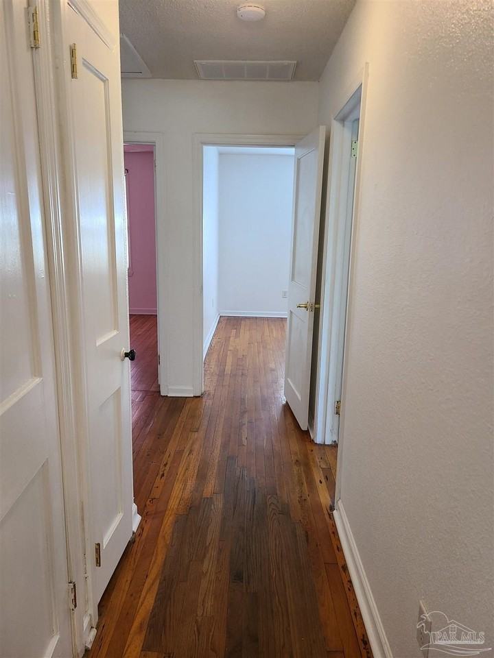 415 Gibbs Rd - Photo 5 of 31