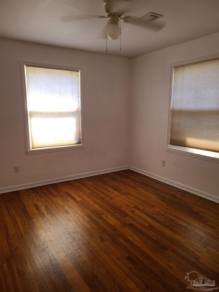 415 Gibbs Rd - Photo 7 of 31