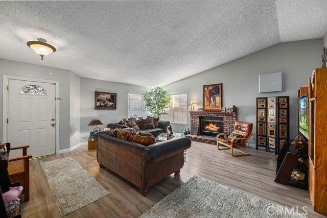 44115 Hunter Ct - Photo 2 of 8