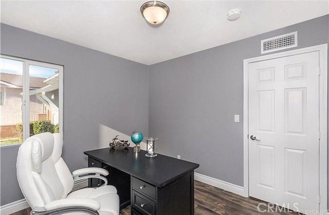 12940 Fenton Ave - Photo 5 of 8