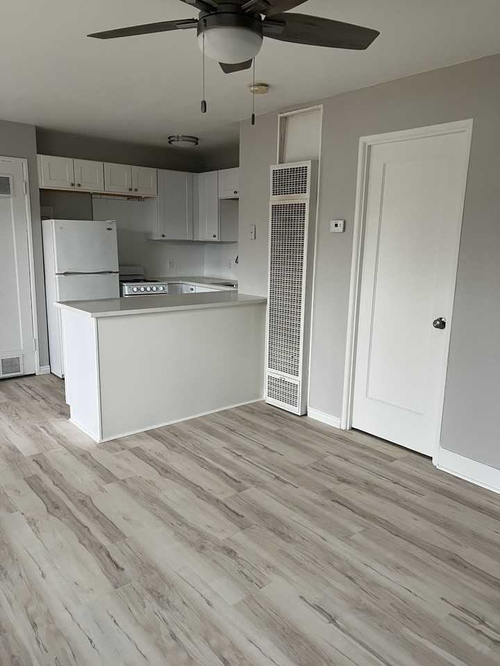 424 Lincoln St #424 - Photo 2 of 5