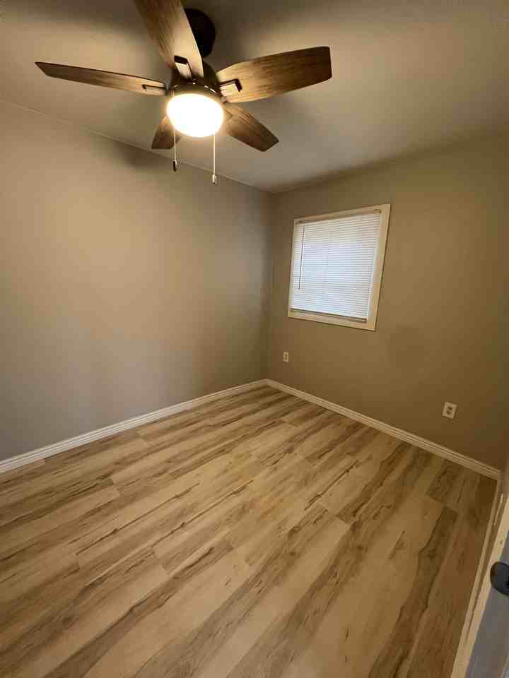 424 Lincoln St #424 - Photo 3 of 5