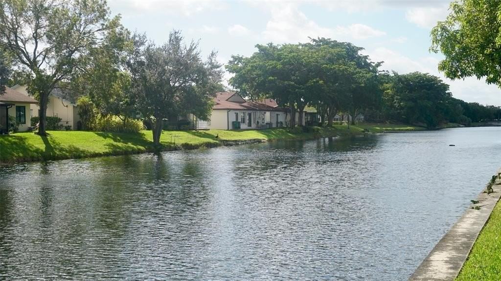 5908 Nw 81st Ave - Photo 4 of 31