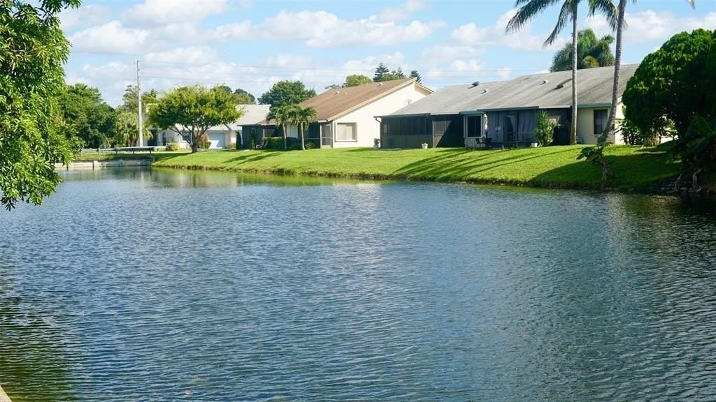 5908 Nw 81st Ave - Photo 5 of 31