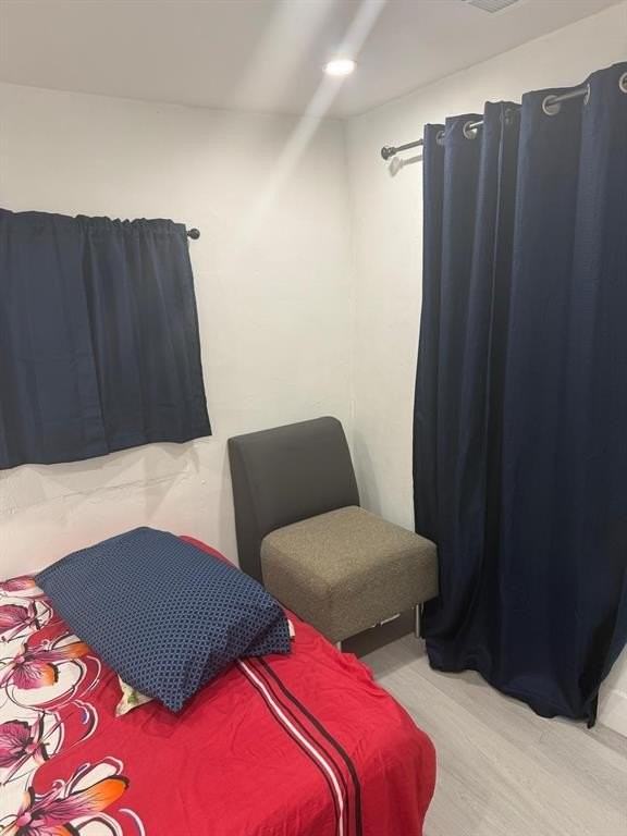 1116 W 32nd St - Photo 6 of 11