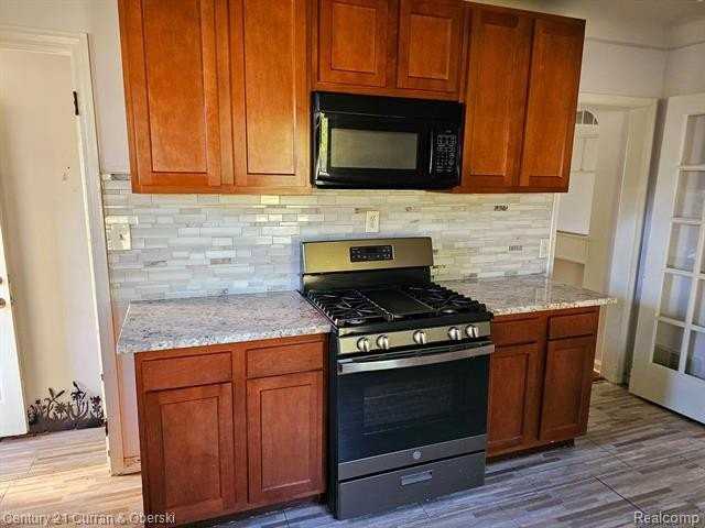 18808 Eastwood Dr - Photo 2 of 10