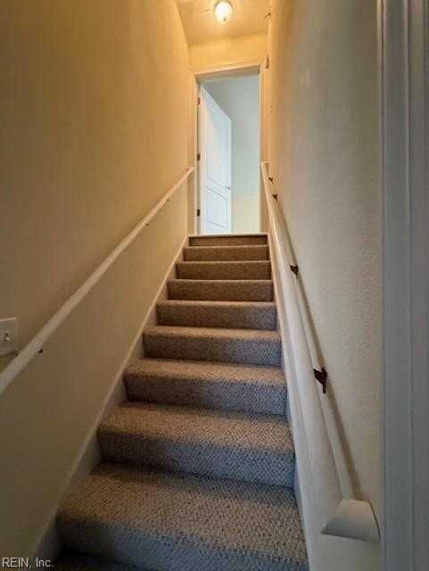 130 Dutchess Way - Photo 3 of 33