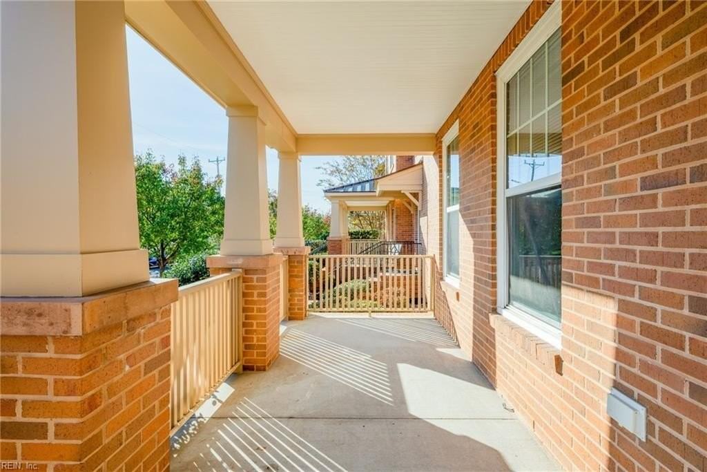 748 Washington Ave - Photo 2 of 24