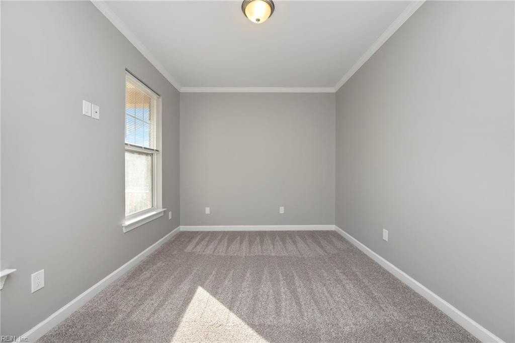 748 Washington Ave - Photo 3 of 24